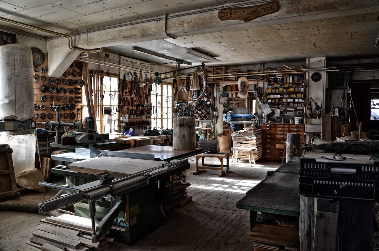 Artisan dans son atelier