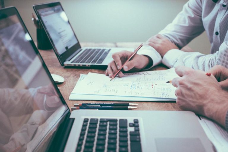 Analyse de données et de documents avec ordinateurs